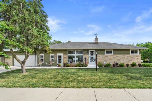 9804 W Dakota St, WEST ALLIS, WI, 53227-3638 | Card Image