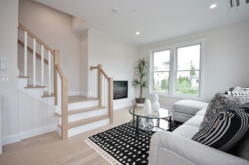 46 Andrews Ln, Sleepy Hollow, NY, 10591-2220 | Card Image