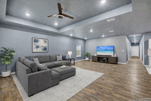 3715 Commercial Ave, San Antonio, TX, 78221-3118 | Card Image