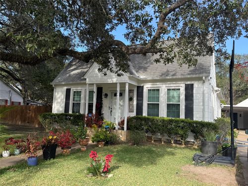 404 Clark St, Eagle Lake, TX, 77434-1610 | Card Image