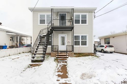 {{alt}} | Card Image