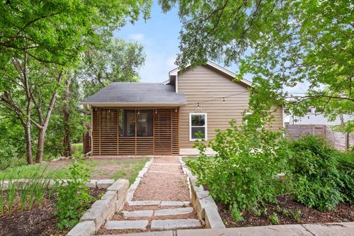 2111 E 8th St, Austin, TX, 78702-3433 | Card Image
