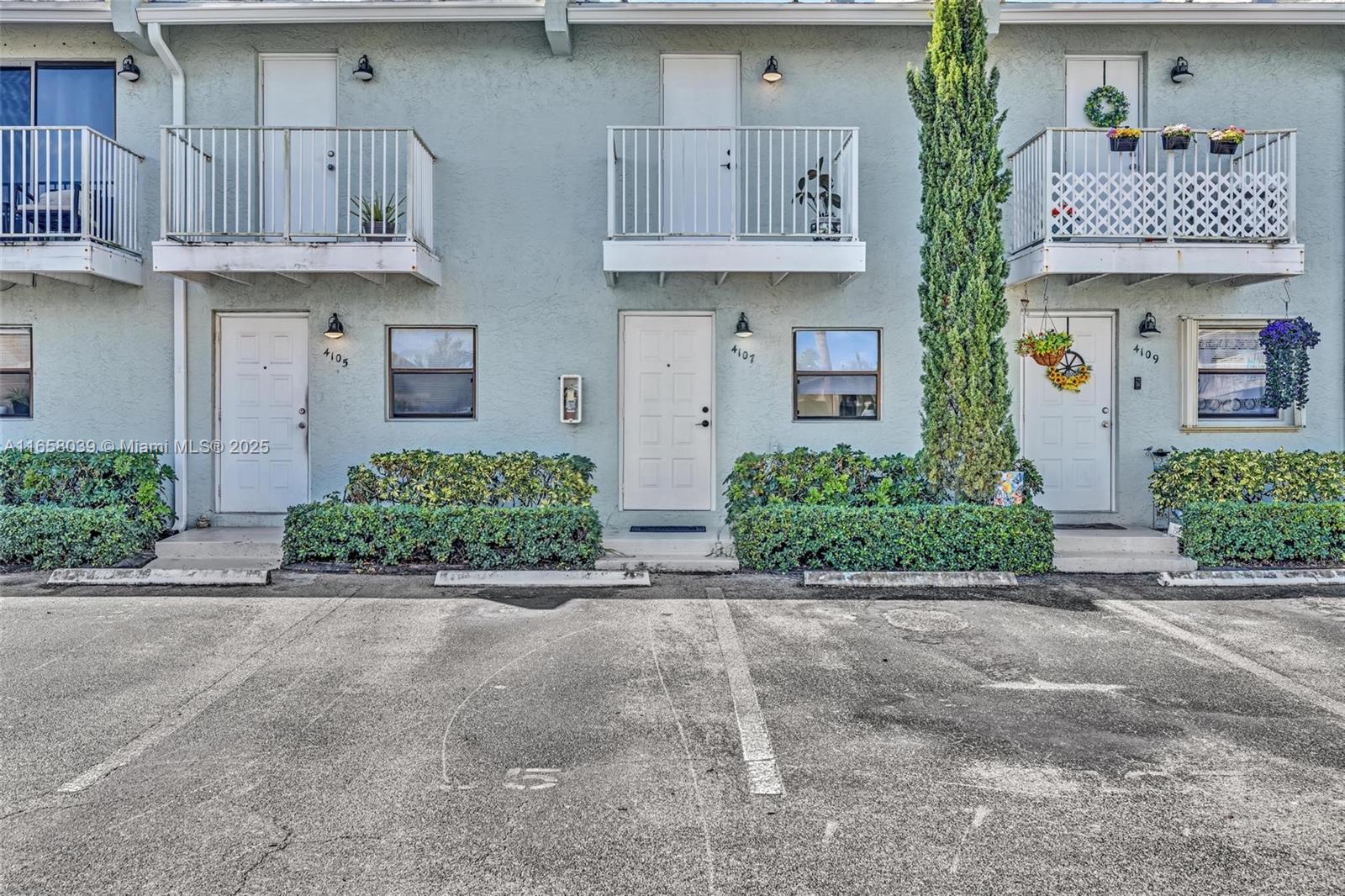 21st Ter, Lighthouse Point, FL 33064
