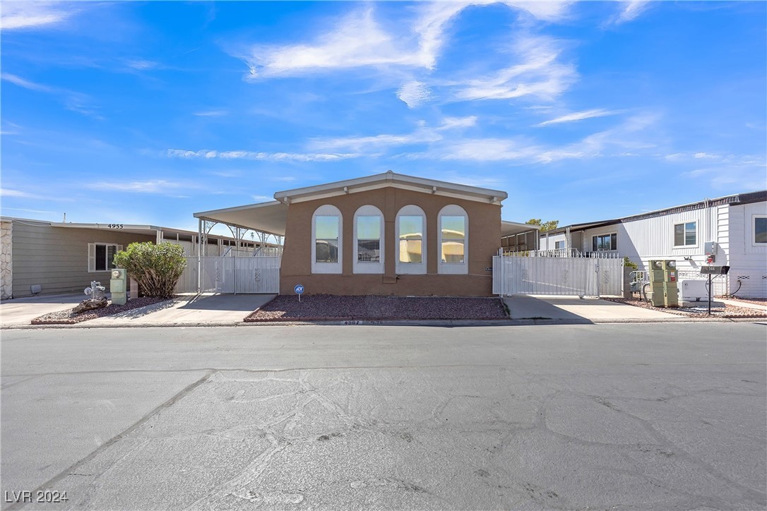 Ridge Dr, Las Vegas, NV 89103