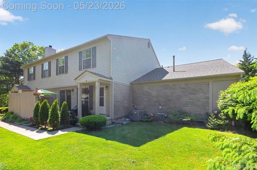 2-70 Pine Tree Ridge Dr, Waterford, MI, 48327-4310 | Card Image