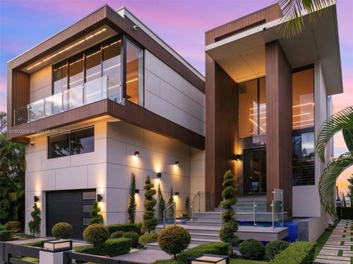 769 Ne 77th Ter, Miami, FL, 33138-5217 | Card Image