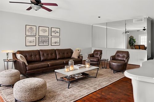 562-562 Wilcrest Dr, Houston, TX, 77042-1076 | Card Image