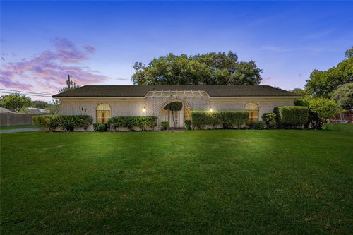 749 Castleman Creek Rd, Hewitt, TX, 76643-3618 | Card Image