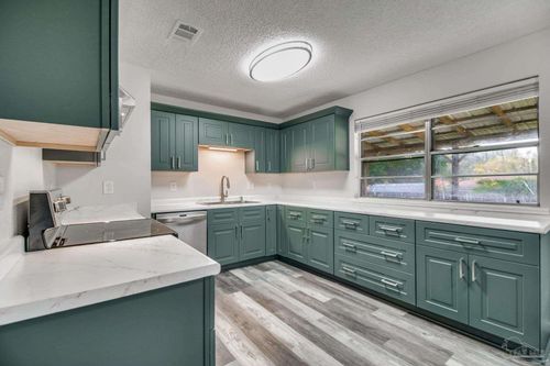 7125 Ben Sasser Dr, Pensacola, FL, 32526-3103 | Card Image