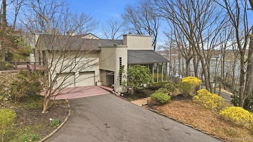 40 Idle Day Dr, Centerport, NY, 11721-1138 | Card Image