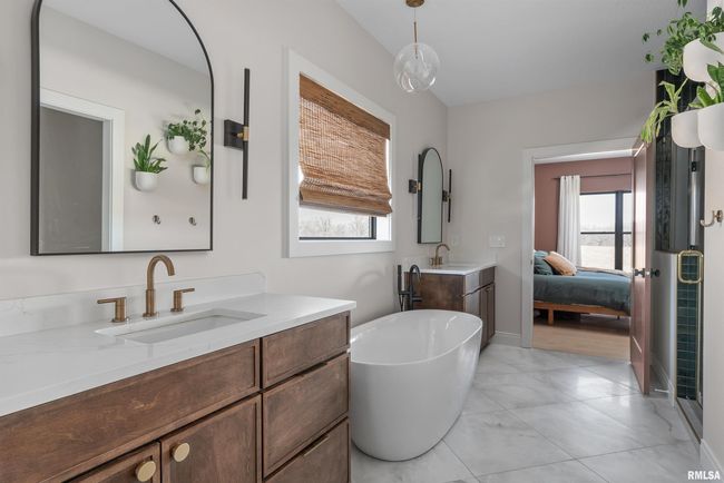24024 185 Th St, House other with 4 bedrooms, 4 bathrooms and null parking in Bettendorf IA | Image 21