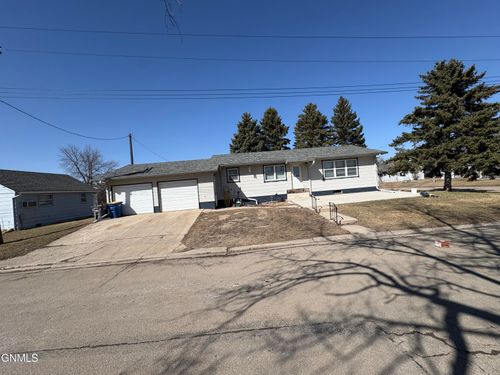 121 3rd Street S, Ellendale, ND, 58436 | Card Image