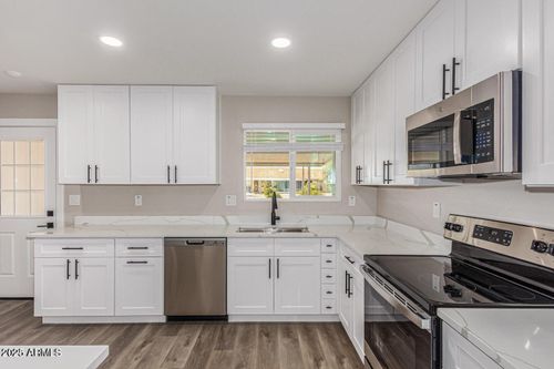 9938 W Willowcreek Cir, Sun City, AZ, 85373 | Card Image