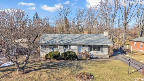 29760 Hoy St, Livonia, MI, 48154-3704 | Card Image