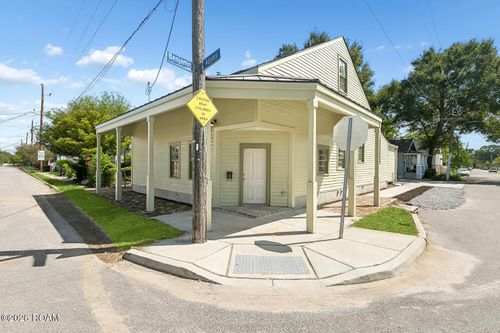 301 Adams Street, New Orleans, LA, 70118 | Card Image