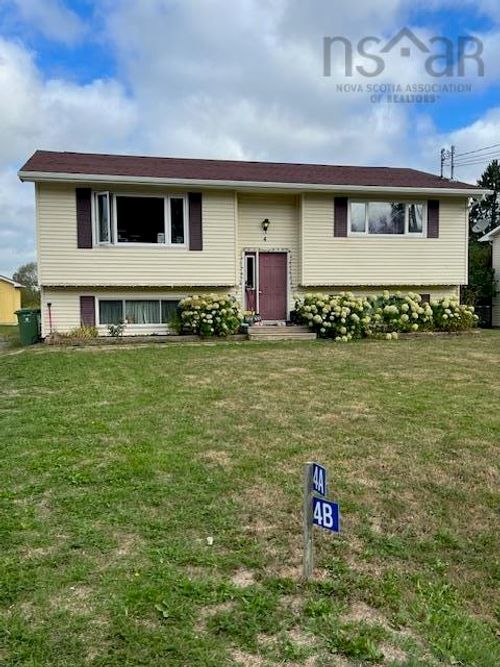 4 Brook Crt, Elmsdale, NS, B2S1J8 | Card Image