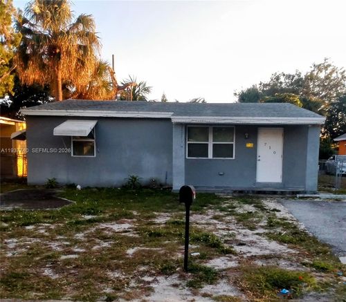 710 52nd St, West Palm Beach, FL, 33407-2732 | Card Image