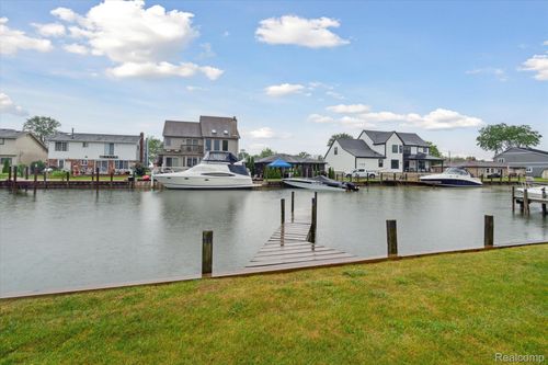 37793 Circle Dr, Harrison Township, MI, 48045-2808 | Card Image