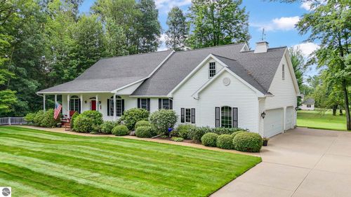 602 White Pine Dr, Cadillac, MI, 49601-8515 | Card Image