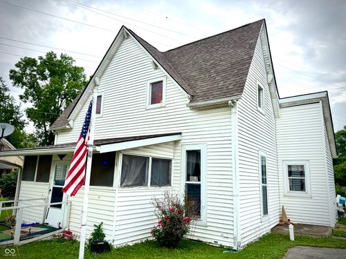 7 N Main St, Whitestown, IN, 46075-9406 | Card Image