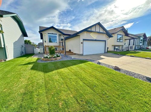 24 Elreg St, Penhold, AB, T0M0B7 | Card Image