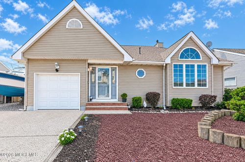 3407 Thistle Ave, Toms River, NJ, 08753-4848 | Card Image