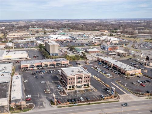 1209 E N Belt Highway, St Joseph, MO, 64506 | Card Image
