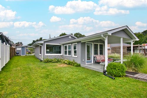 70041 Beach Dr, Edwardsburg, MI, 49112-8434 | Card Image