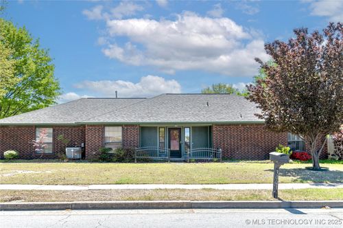 3001 W Broadway St, Broken Arrow, OK, 74012-3106 | Card Image