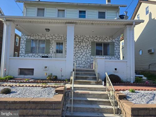 4527 Main St, WHITEHALL, PA, 18052-1925 | Card Image