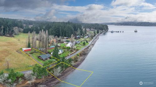 9026 Villa Beach Rd, Anderson Island, WA, 98303-9695 | Card Image