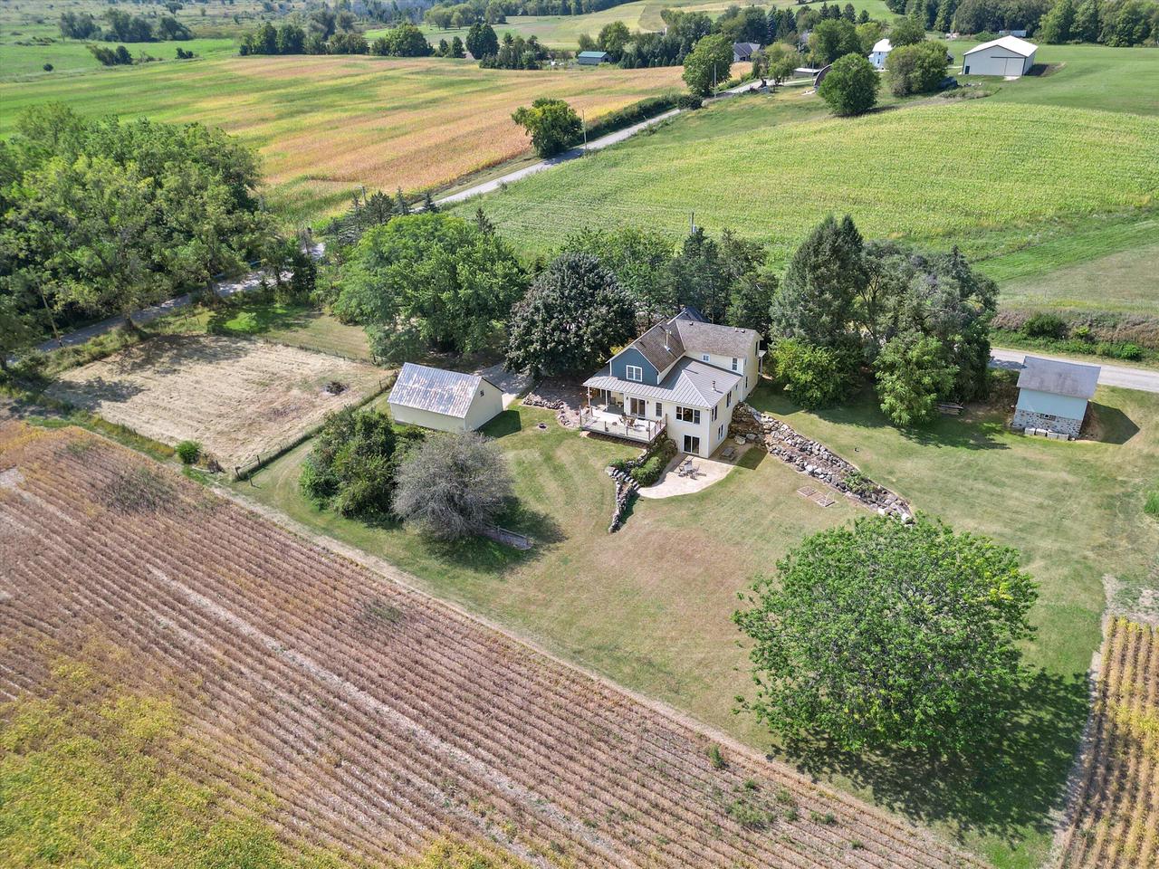 Paradise Rd, Helenville, WI 53137