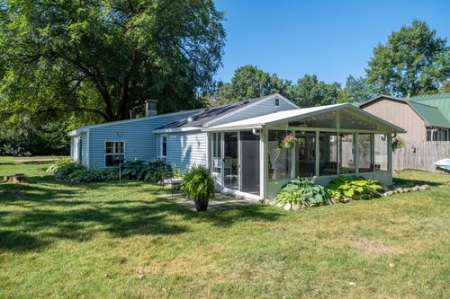 11225 Birchpark Dr, Stanwood, MI, 49346-8716 | Card Image