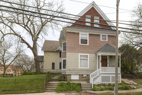107 W Brown Street, Milwaukee, WI, 53212 | Card Image