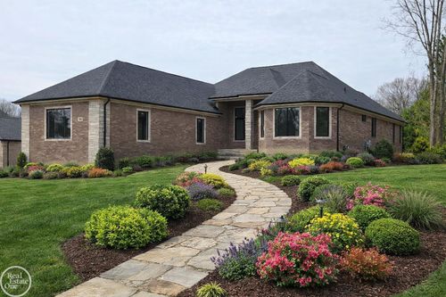 880 Hemlock Dr, Oxford, MI, 48370-2717 | Card Image