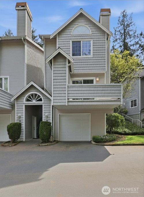 d4-601 12th Ave Nw, Issaquah, WA, 98027-2668 | Card Image
