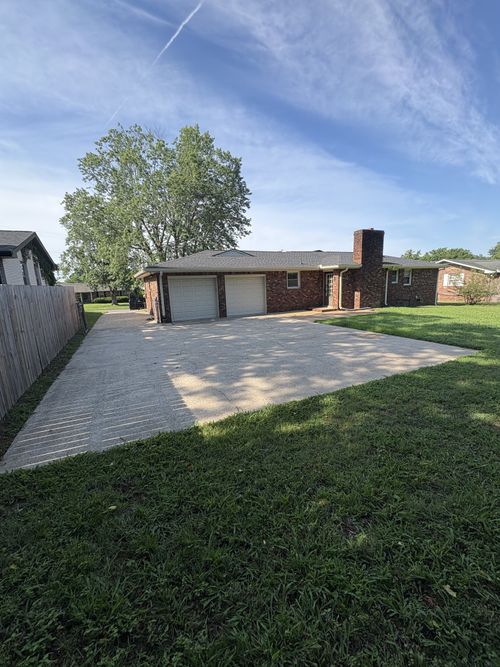 529 Des Moines Dr, Hermitage, TN, 37076-1404 | Card Image