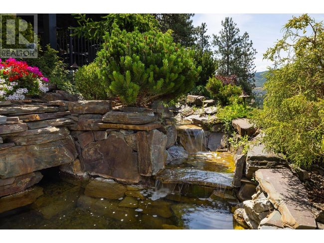983 Westpoint Dr, House other with 4 bedrooms, 6 bathrooms and 2 parking in Kelowna BC | Image 32