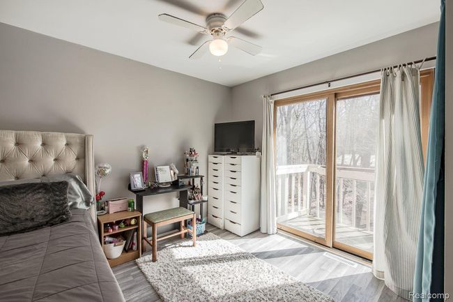 Bedroom #3 with balcony access | Image 29