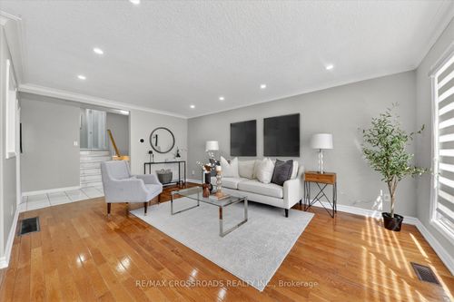 18 Demarco Blvd, Toronto, ON, M6L2W1 | Card Image