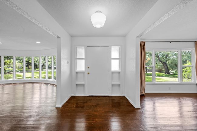 Foyer entrance featuring baseboards, hardwood / wood-style flooring, plenty of natural light, a textured ceiling, and recessed lighting | Image 4