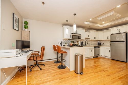 apt-102-10 Beacon St, Woburn, MA, 01801-4831 | Card Image