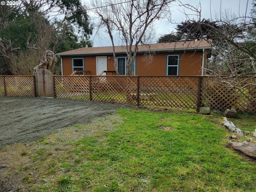 303 13th St Sw, Bandon, OR, 97411-9071 | Card Image