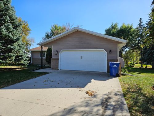 108 32nd Ave N, Fargo, ND, 58102-1116 | Card Image