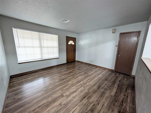 1915 S Jensen Ave, El Reno, OK, 73036-5651 | Card Image