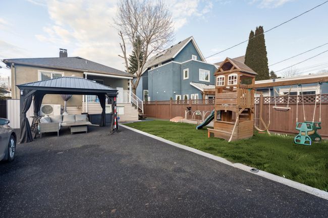 3226 W 7 Th Avenue, House other with 3 bedrooms, 2 bathrooms and 4 parking in Vancouver BC | Image 25