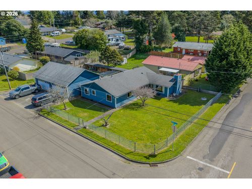 2713 Oak St, North Bend, OR, 97459-1437 | Card Image