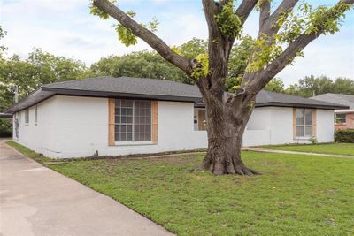 View of front of property with a front yard | Image 3