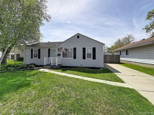 28455 Birchlawn St, Garden City, MI, 48135-2422 | Card Image