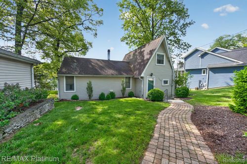 1464 Clark Lake Rd, Brighton, MI, 48114-4907 | Card Image